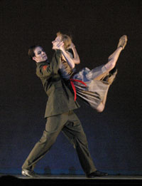 Dancers Francie Veyette and Lisa Thorn. Photographer Steve Wilson.
