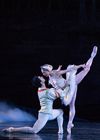 Dancers Angelina Sansone & Geoffrey Kropp. Photographer Steve Wilson.
