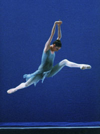 Dancer Louise Nadeau. Photographer Don Middleton.
